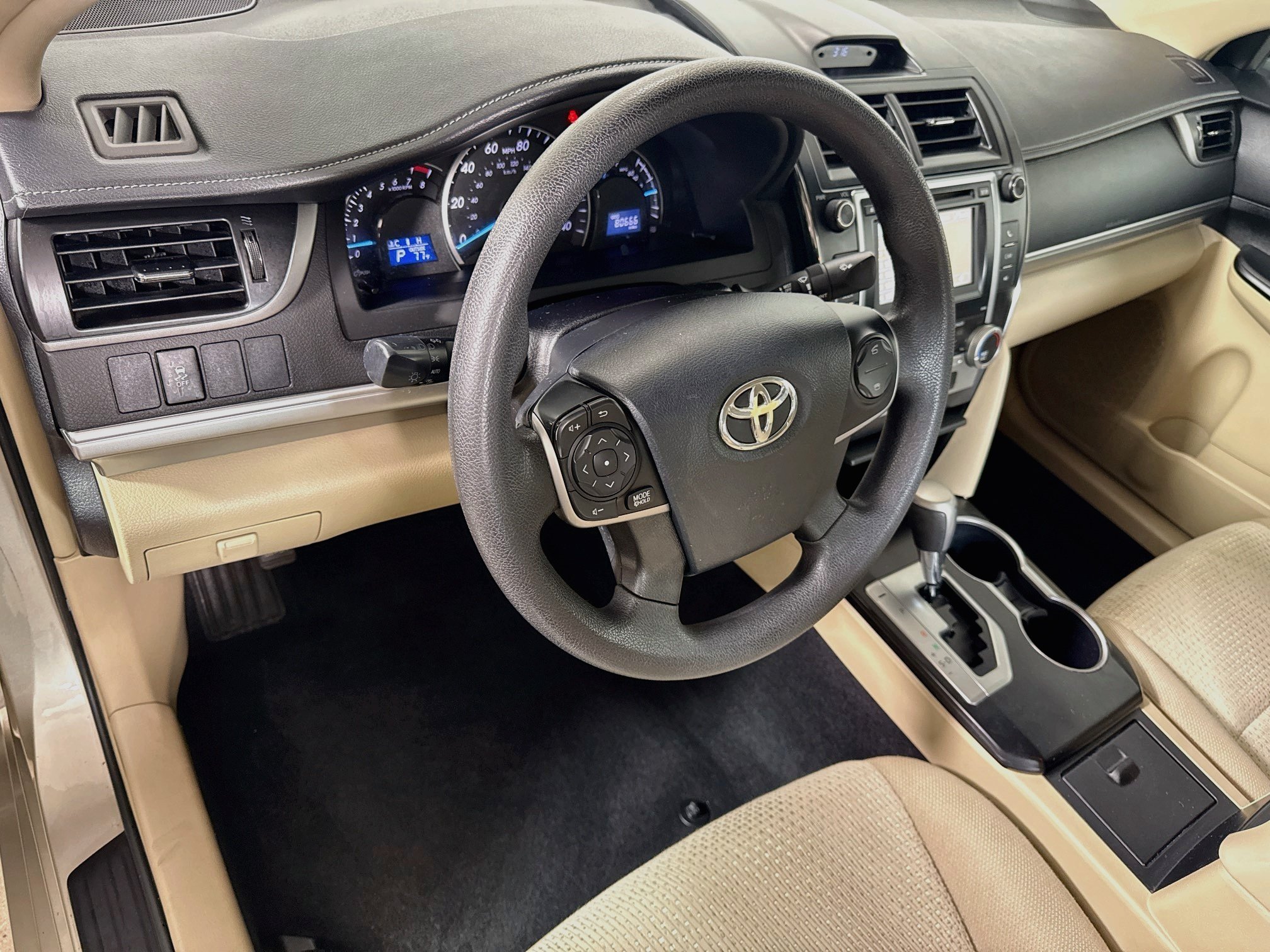 Used 2014 Toyota Camry LE FWD image 10