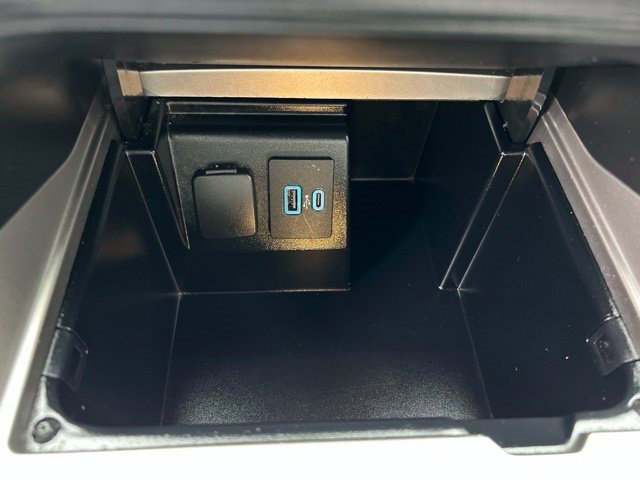 Used 2021 Ford Explorer XLT AWD/4WD image 32