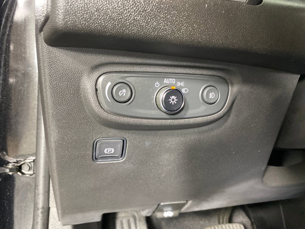 Used 2022 GMC Terrain SLT image 13