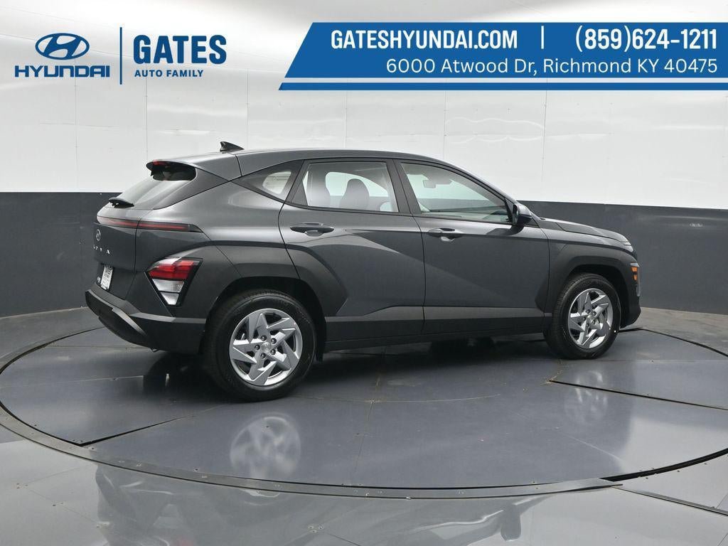 New 2027 Hyundai Kona SE FWD image 2