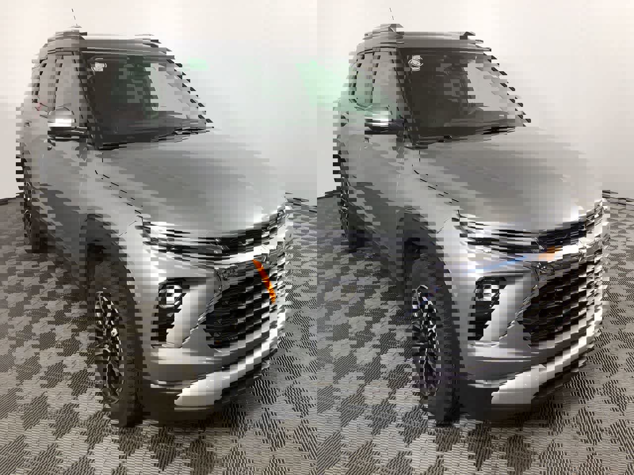 Used 2025 Chevrolet TrailBlazer LT image 2