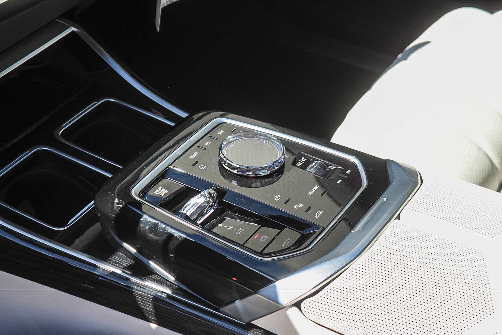 Used 2026 BMW 750e xDrive AWD/4WD image 18