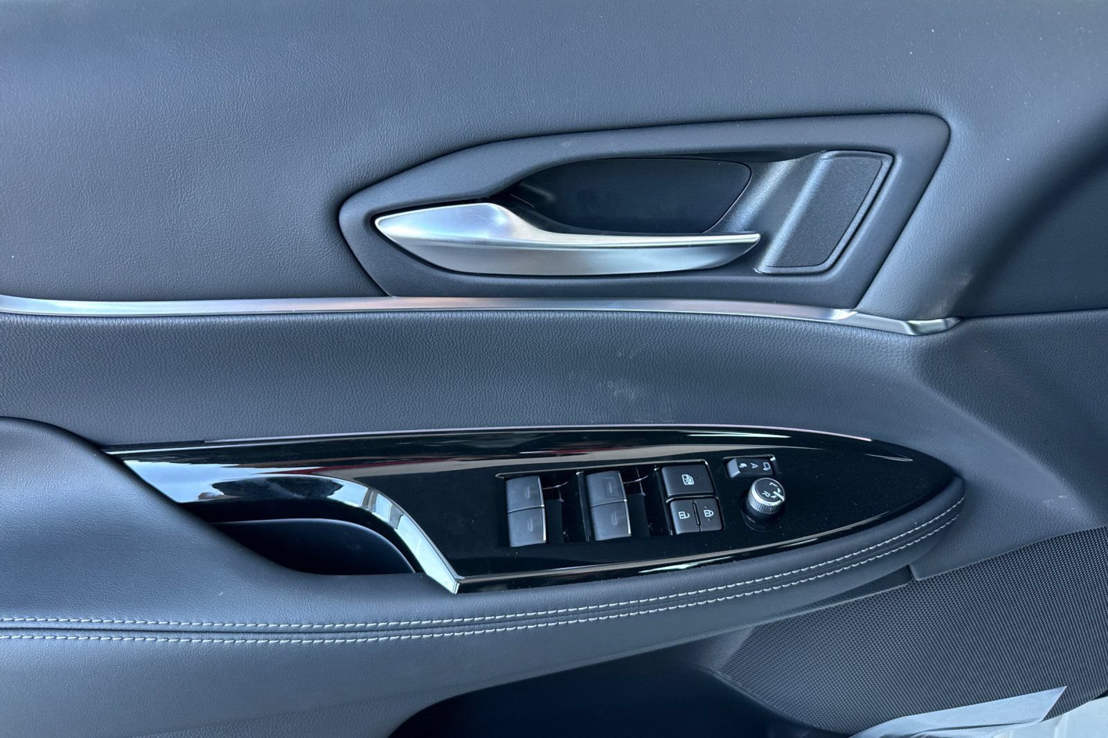 New 2026 Toyota Mirai RWD image 13