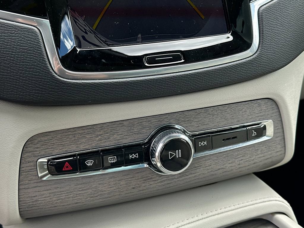 Certified 2024 Volvo XC90 T8 Plus AWD/4WD image 20