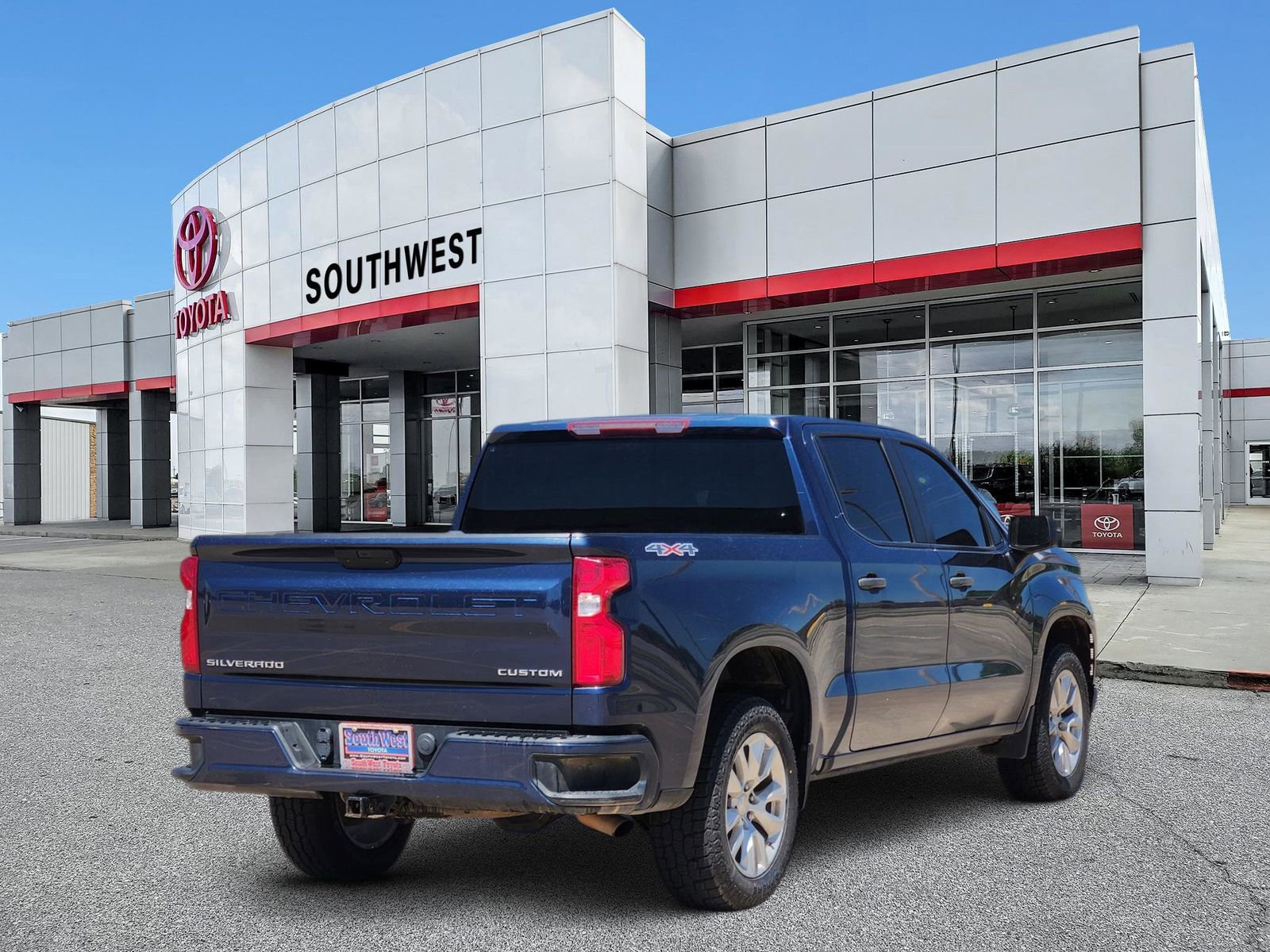 Used 2022 Chevrolet Silverado 1500 Custom image 5