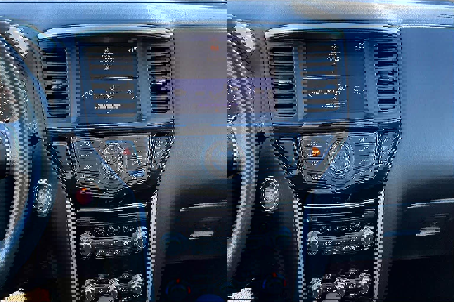 Used 2018 Nissan Pathfinder SV image 6