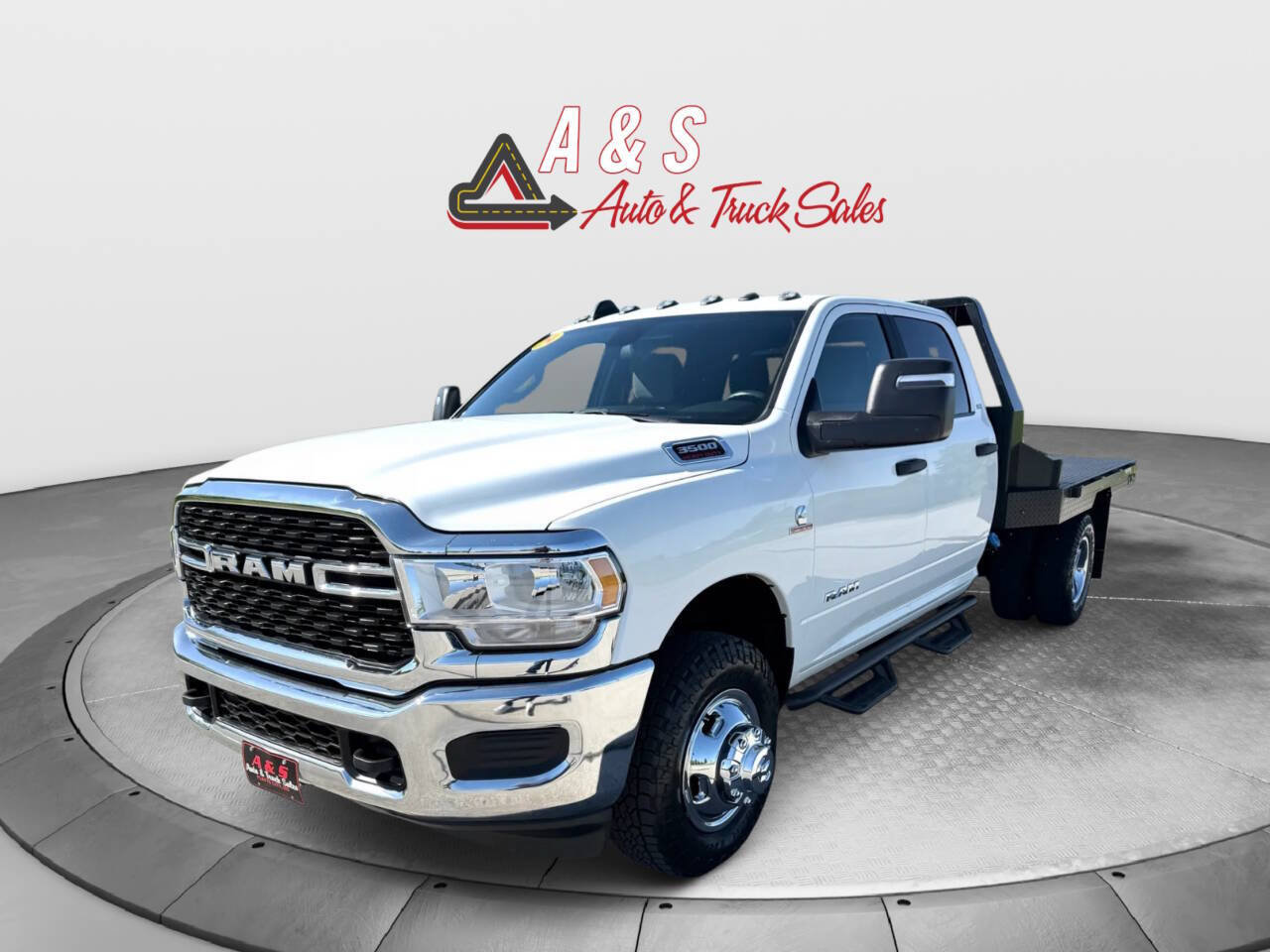 Used 2024 RAM 3500 SLT w/ Quick Order Package 2YG SLT AWD/4WD image 3