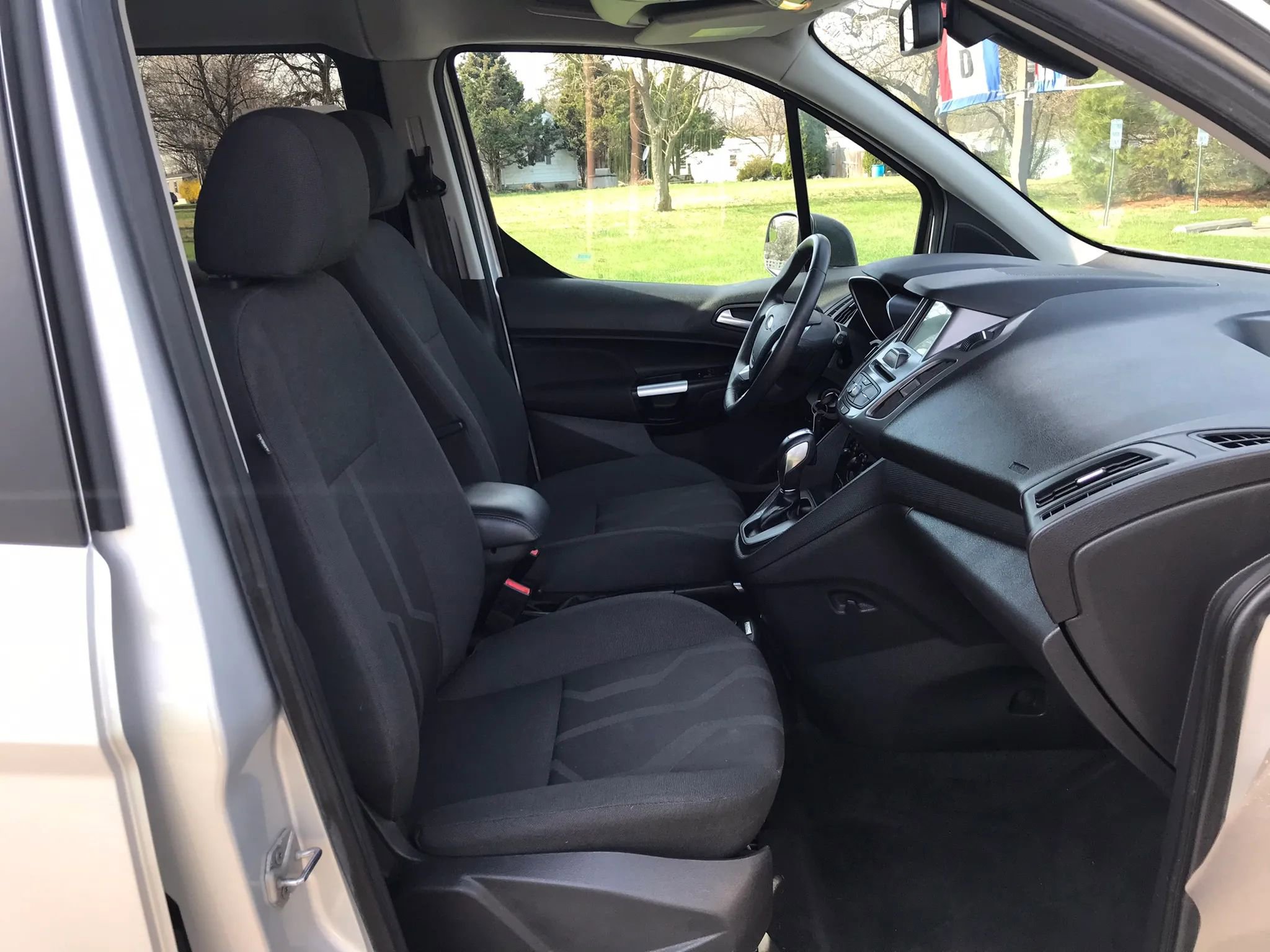 Used 2018 Ford Transit Connect XLT image 46