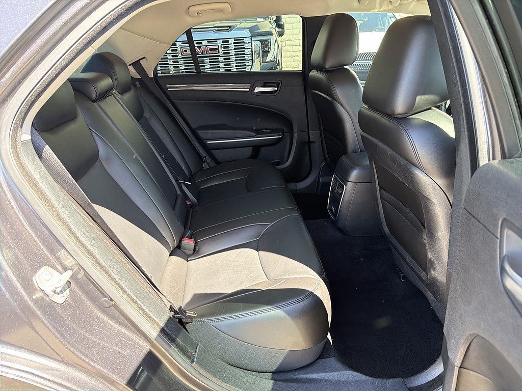 Used 2022 Chrysler 300 Touring L w/ Safetytec Plus Group RWD image 25