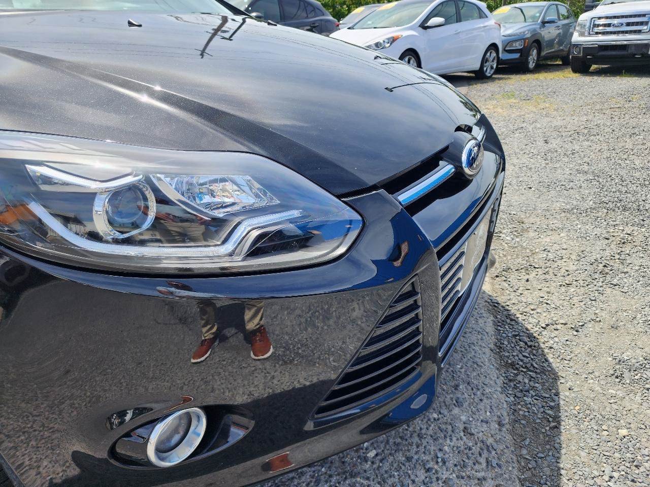 Used 2014 Ford Focus Titanium FWD image 32