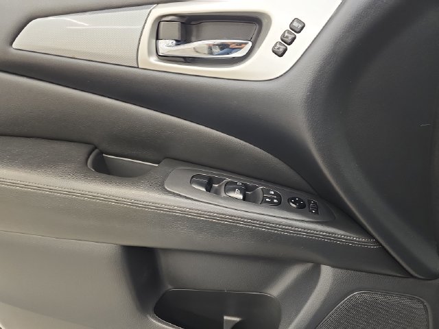 Used 2018 Nissan Pathfinder SL FWD image 36