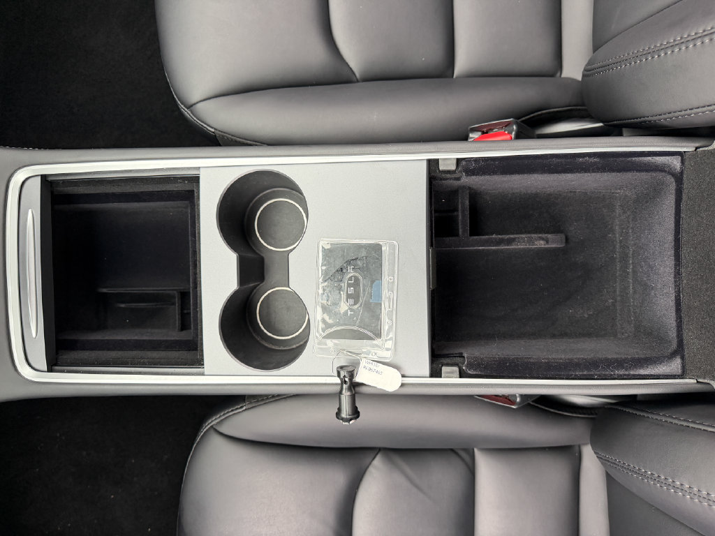 Used 2024 Tesla Model Y Performance AWD/4WD image 24