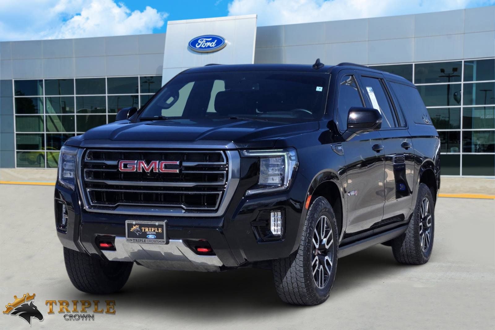 Used 2023 GMC Yukon XL AT4 w/ Technology Package image 2