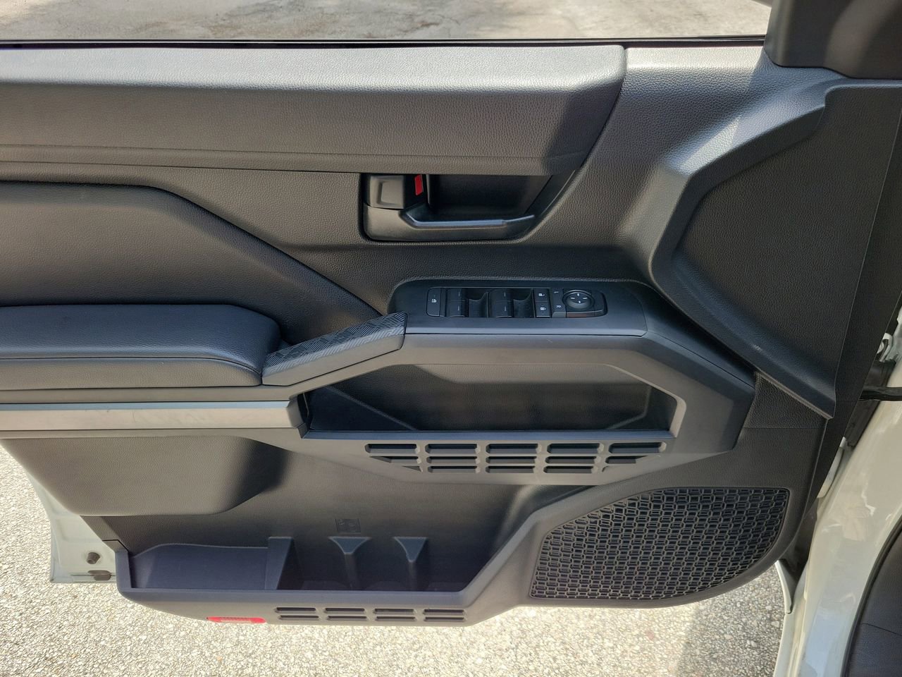 Used 2024 Toyota Tacoma SR5 AWD/4WD image 13