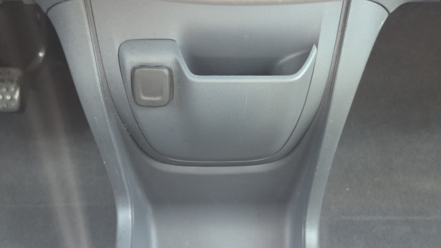 Used 2020 Chevrolet Bolt Premier w/ Infotainment Package FWD image 9