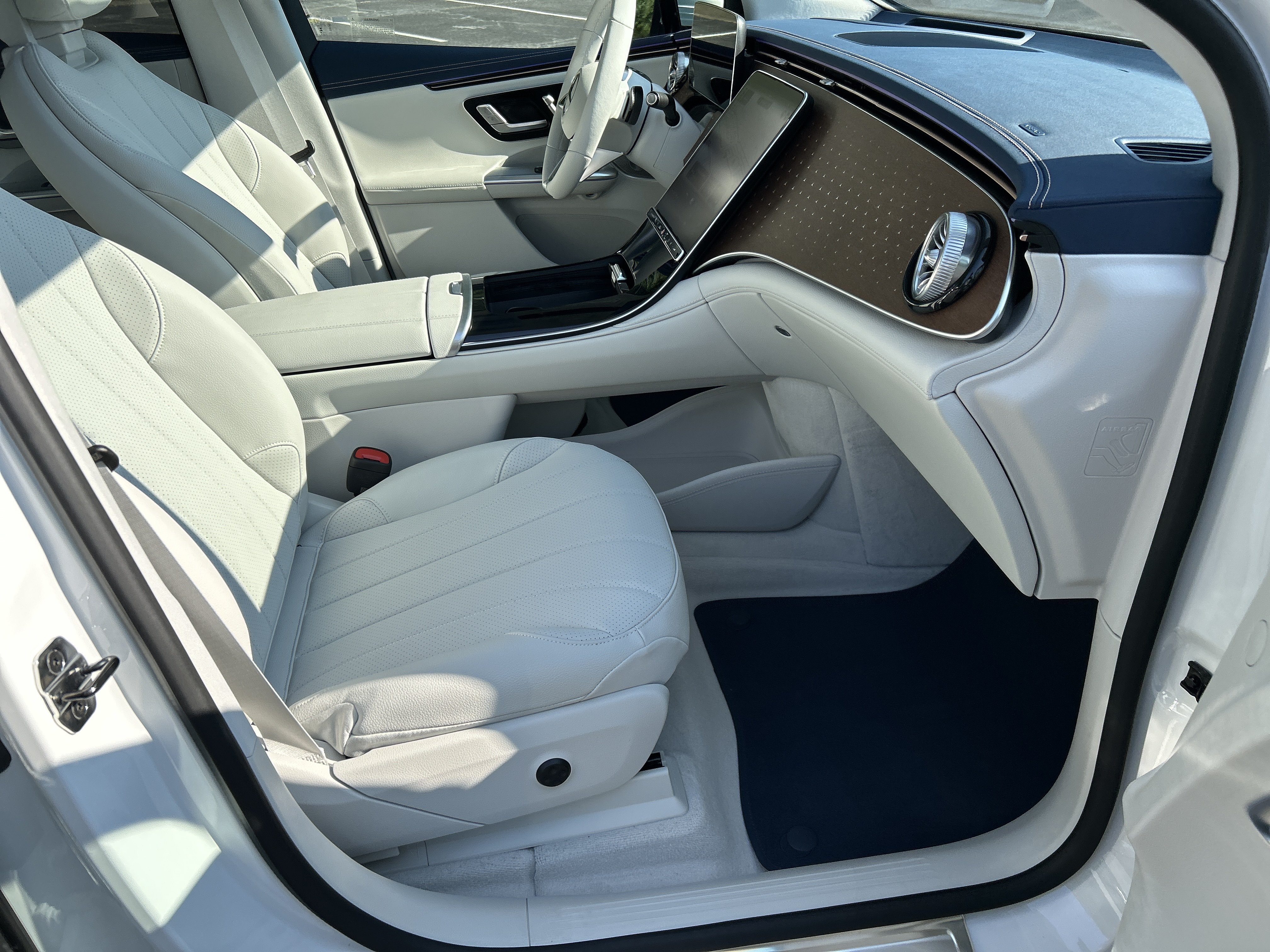 New 2026 Mercedes-Benz EQE 320 4MATIC SUV image 42