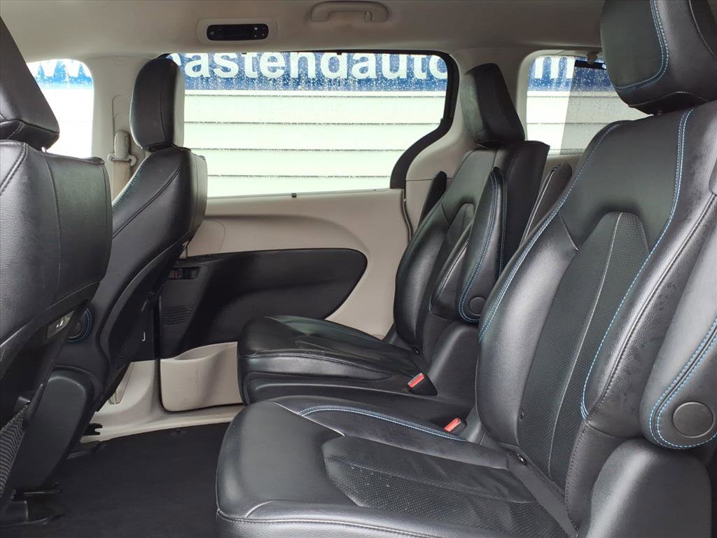 Used 2021 Chrysler Pacifica Touring-L image 12