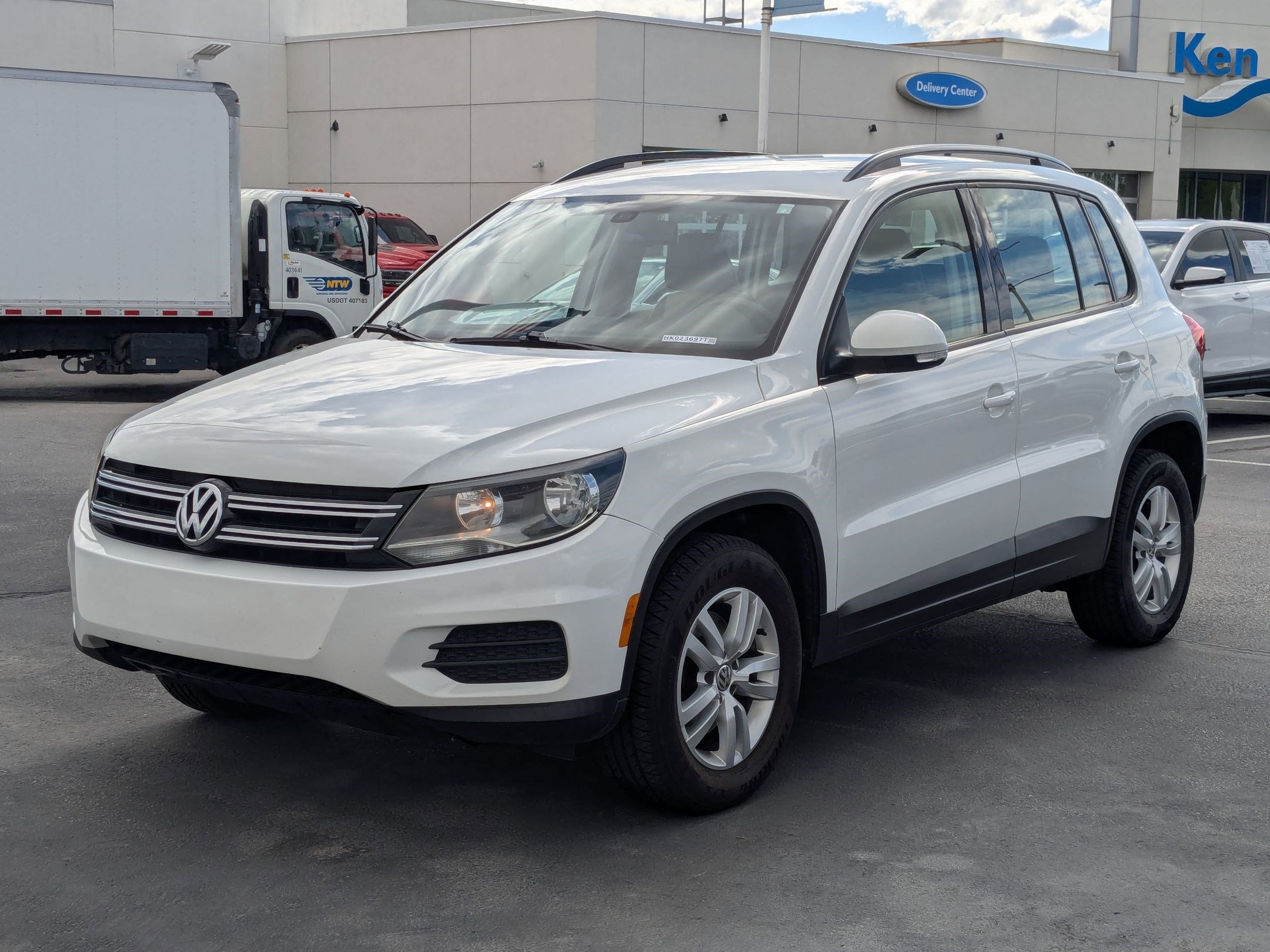 Used 2017 Volkswagen Tiguan S image 10