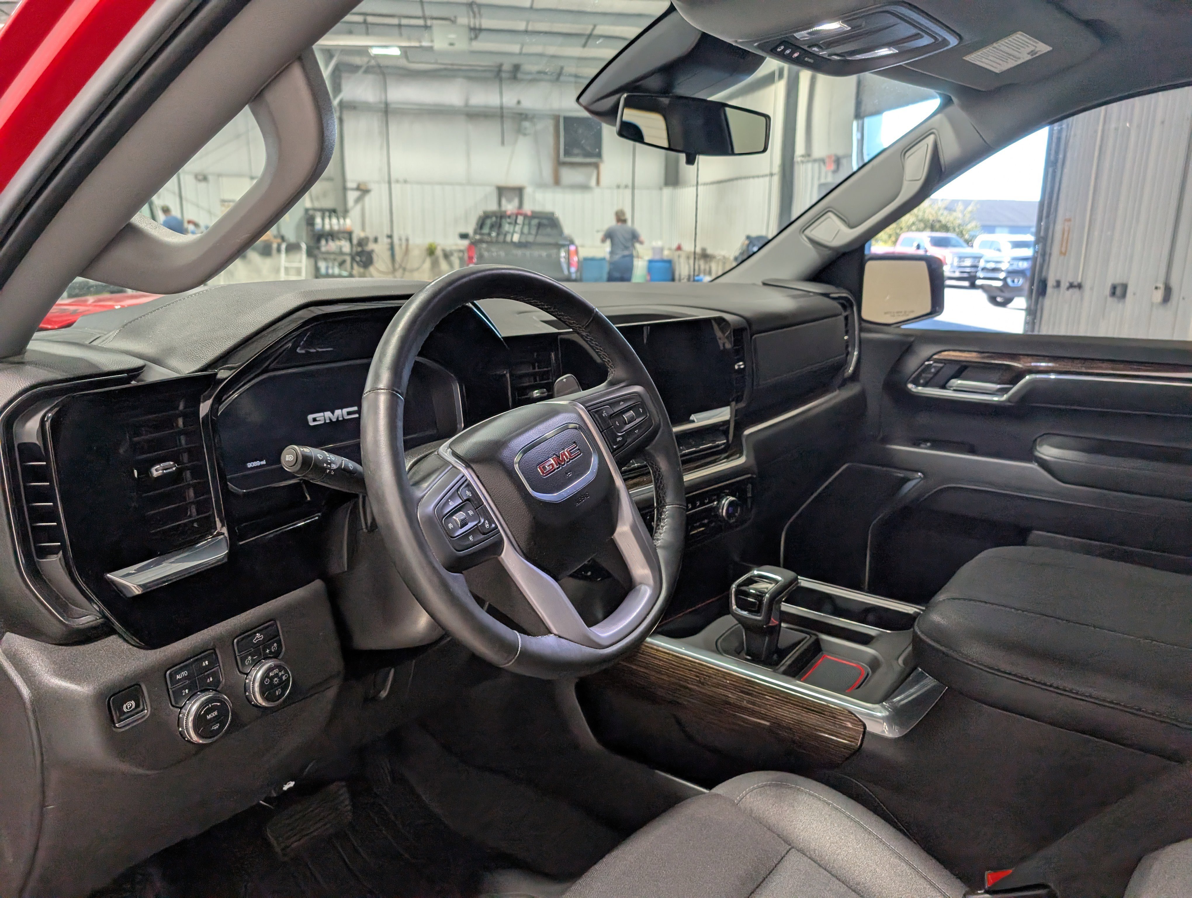 Used 2025 GMC Sierra 1500 Elevation w/ LPO, Elevation Black Package image 18