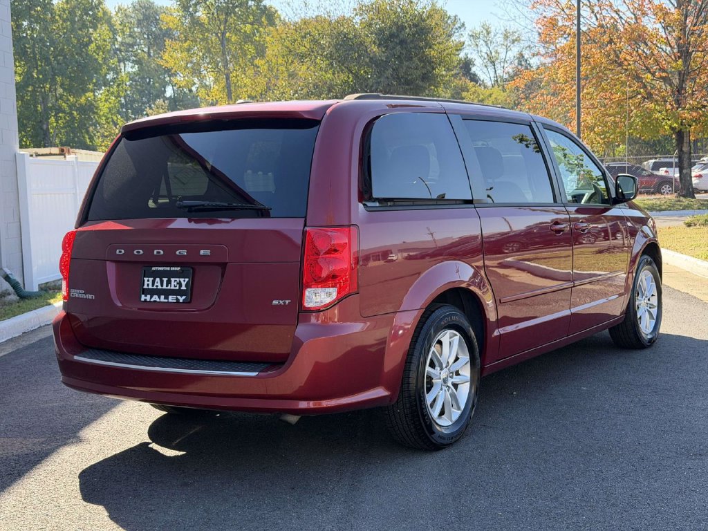 Used 2016 Dodge Grand Caravan SXT w/ UConnect Hands-Free Group FWD image 18