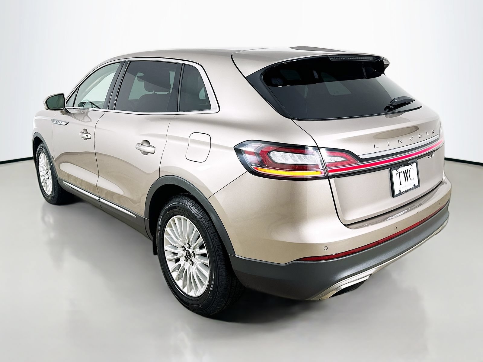 Used 2019 Lincoln Nautilus FWD image 7