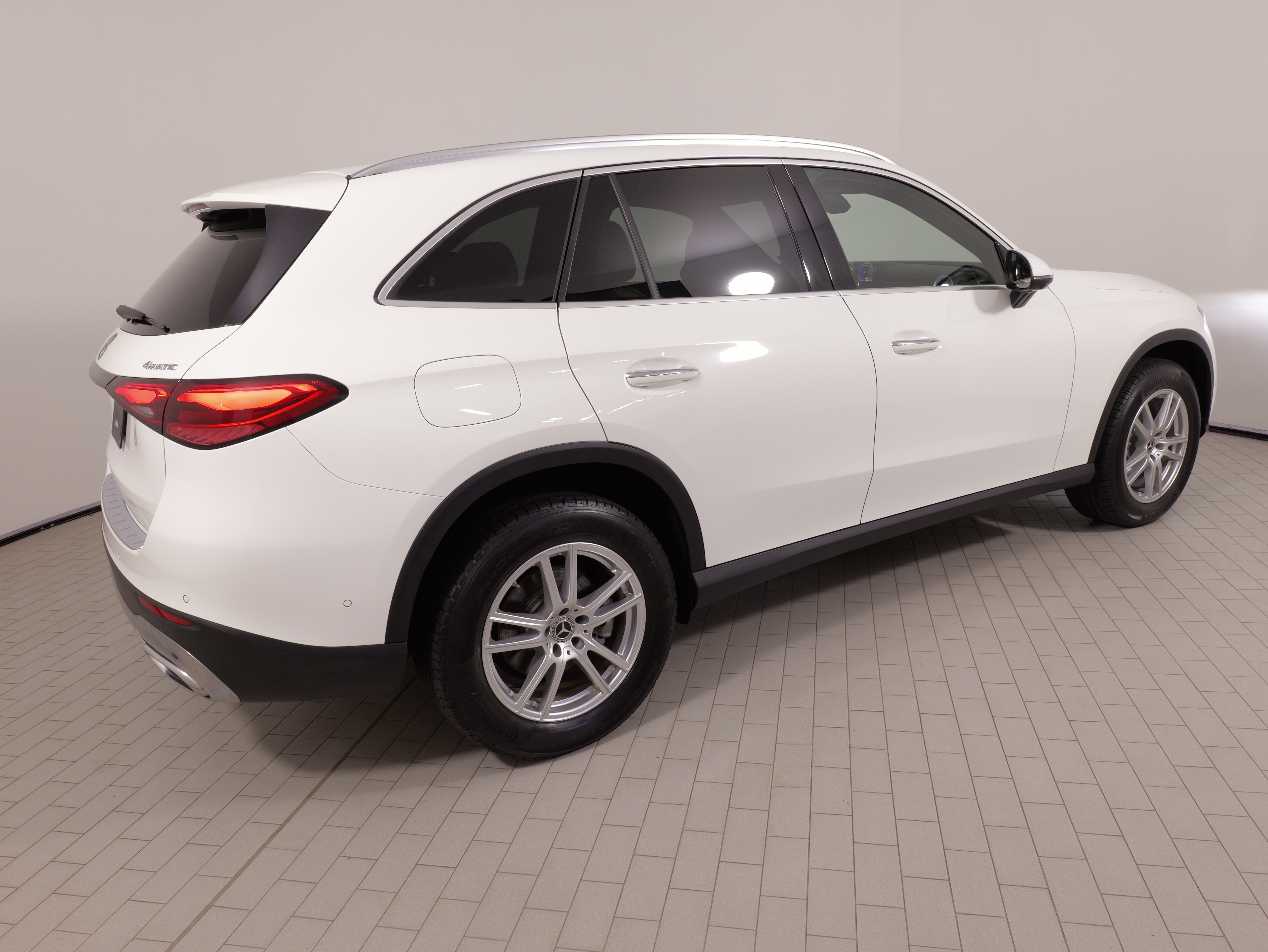 Used 2023 Mercedes-Benz GLC 300 4MATIC image 11