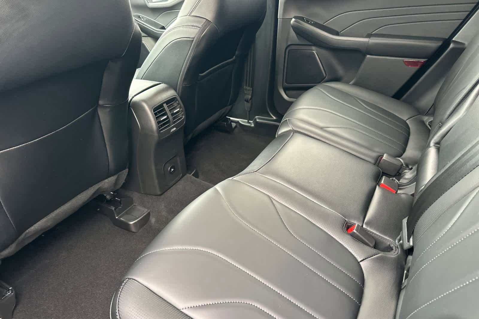 Certified 2025 Ford Escape SE w/ PHEV Premium Package image 4