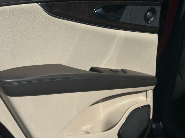 Used 2019 Lincoln Nautilus Reserve FWD image 11