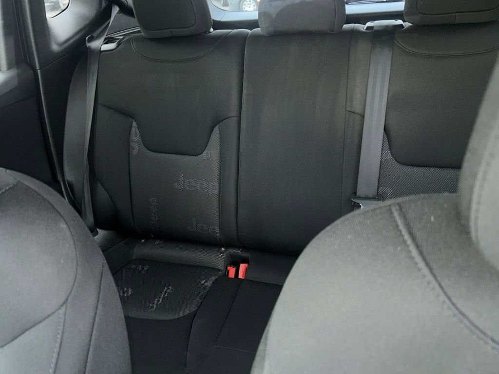 Used 2017 Jeep Renegade Latitude w/ Cold Weather Group image 15