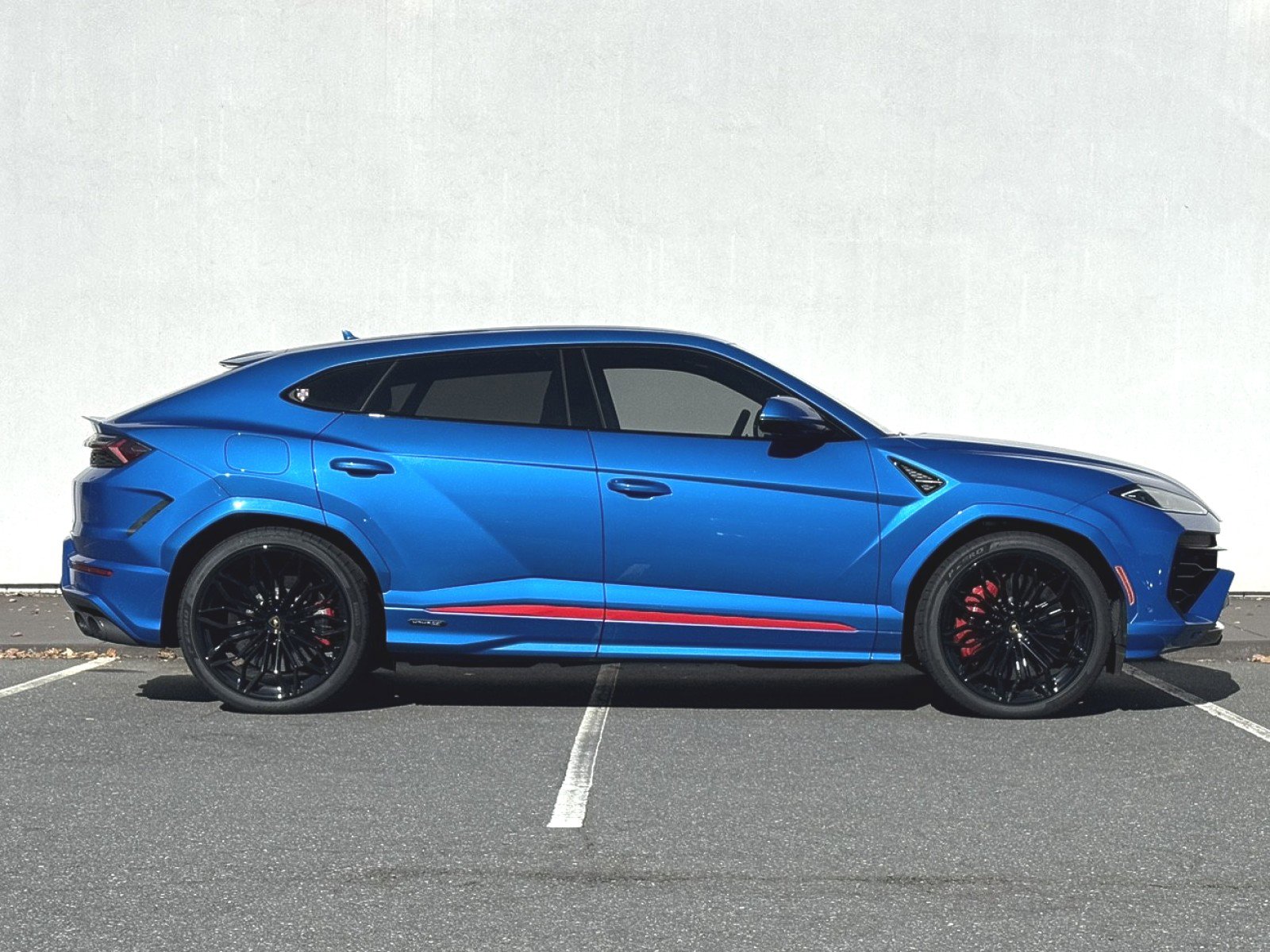 Used 2025 Lamborghini Urus SE image 2