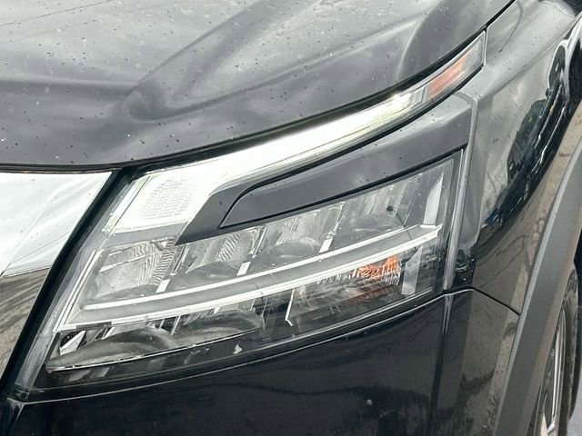 Used 2022 Nissan Pathfinder Platinum w/ Lighting Package (N92) image 9