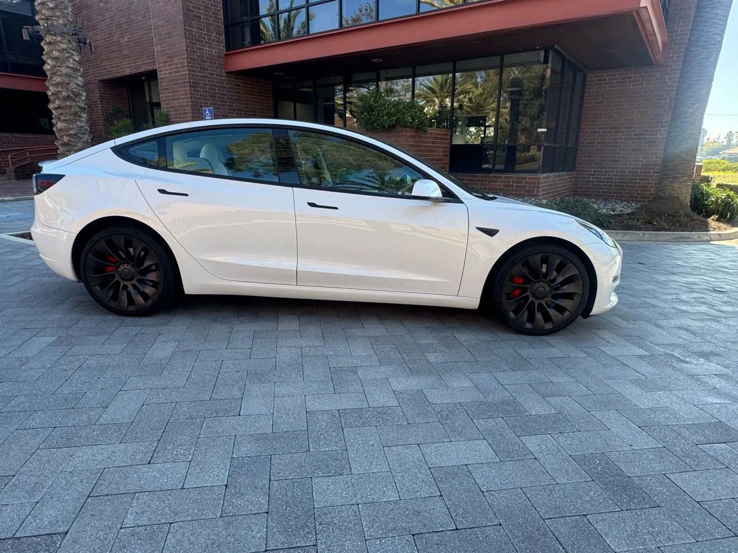 Used 2021 Tesla Model 3 Performance image 4