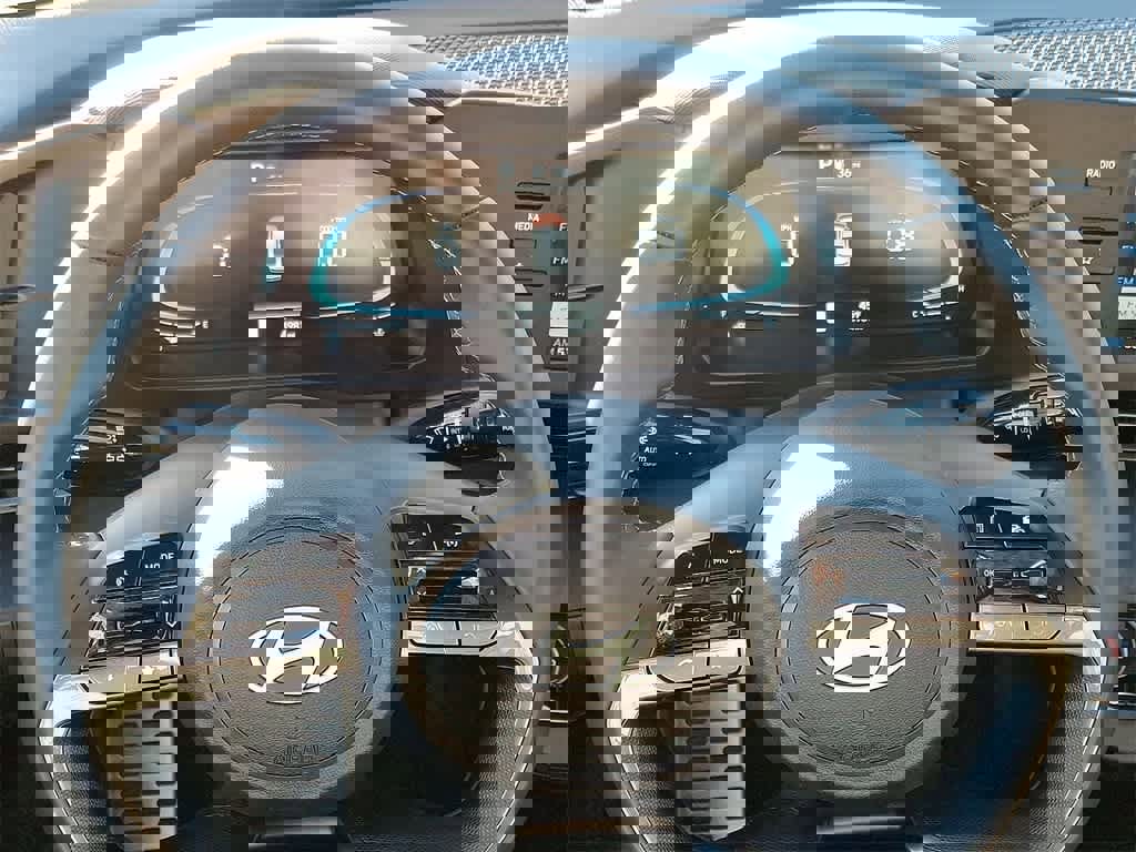 Used 2025 Hyundai Elantra Sport image 18