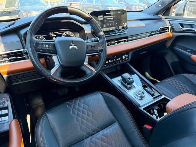 Used 2023 Mitsubishi Outlander SEL image 5