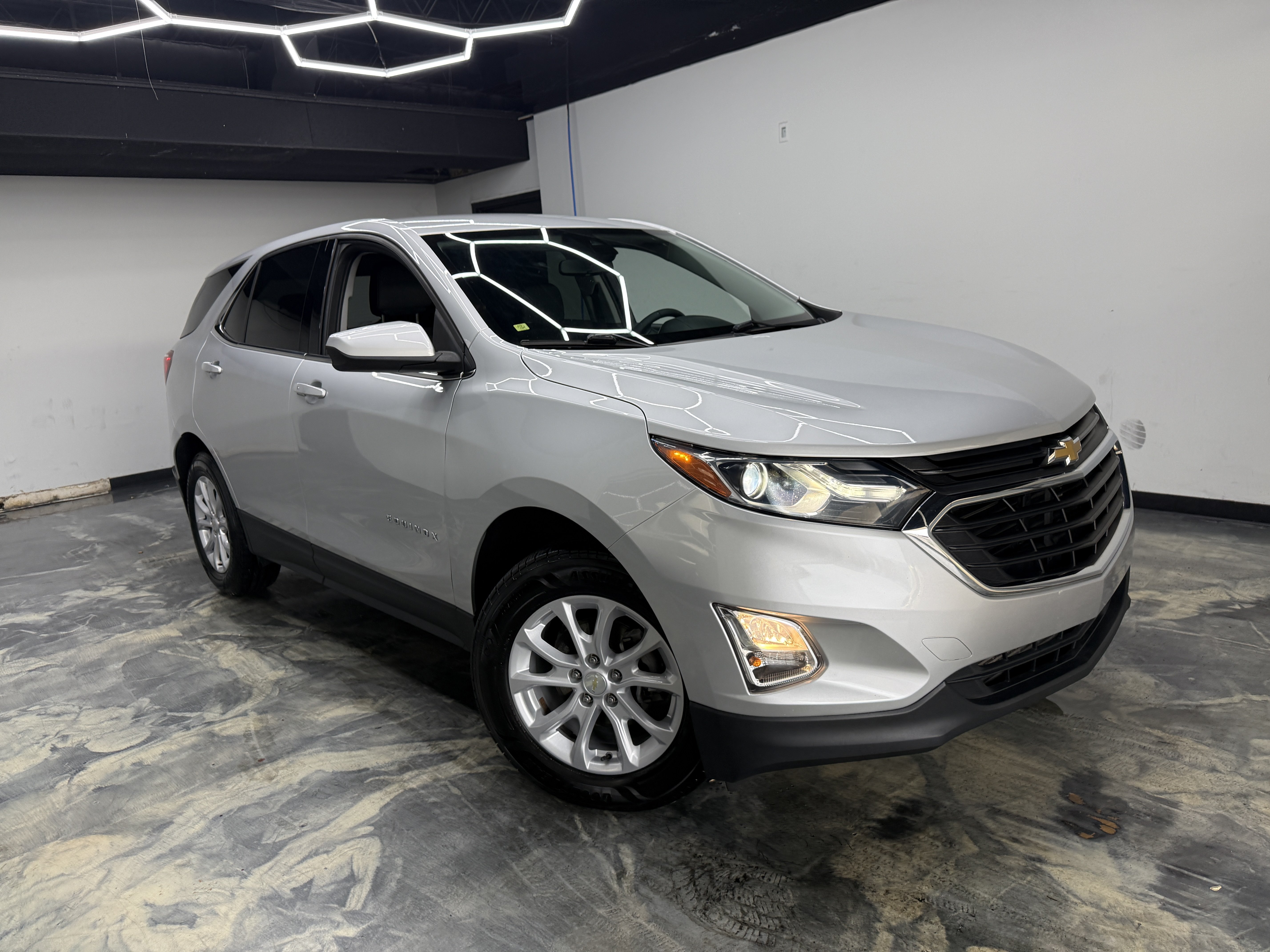 Used 2020 Chevrolet Equinox LT w/ Driver Convenience Package AWD/4WD image 6