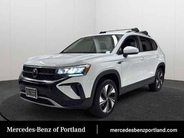 Used 2024 Volkswagen Taos SE w/ Panoramic Sunroof Package