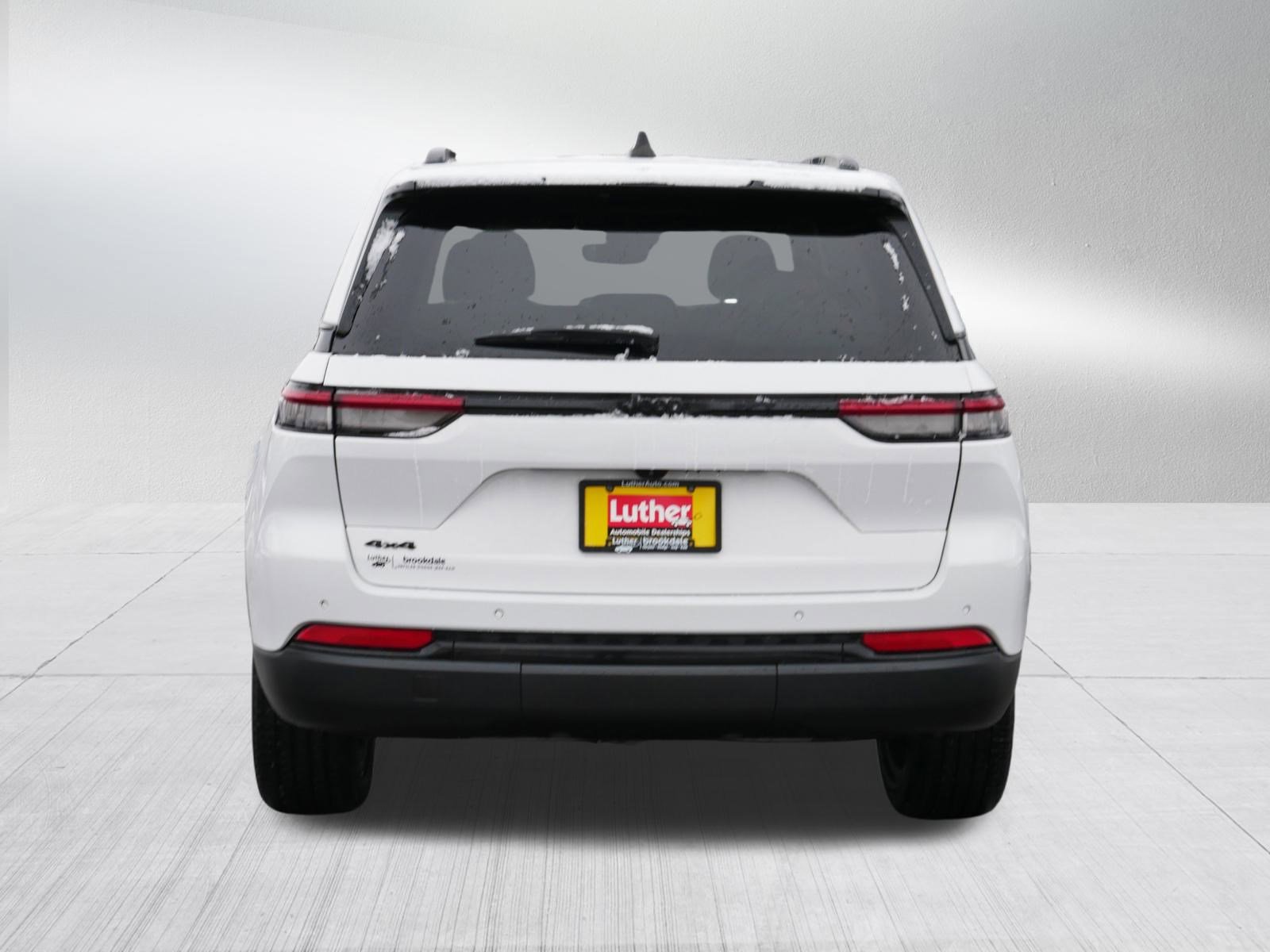 Used 2023 Jeep Grand Cherokee Altitude image 6