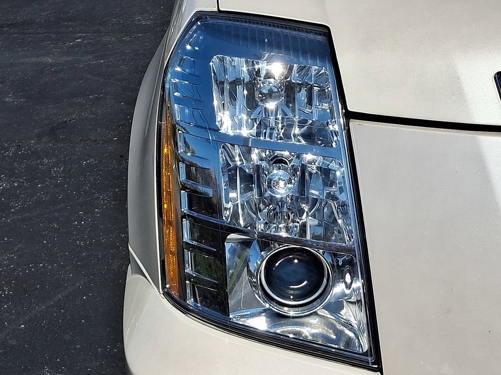 Used 2013 Cadillac Escalade Luxury image 9