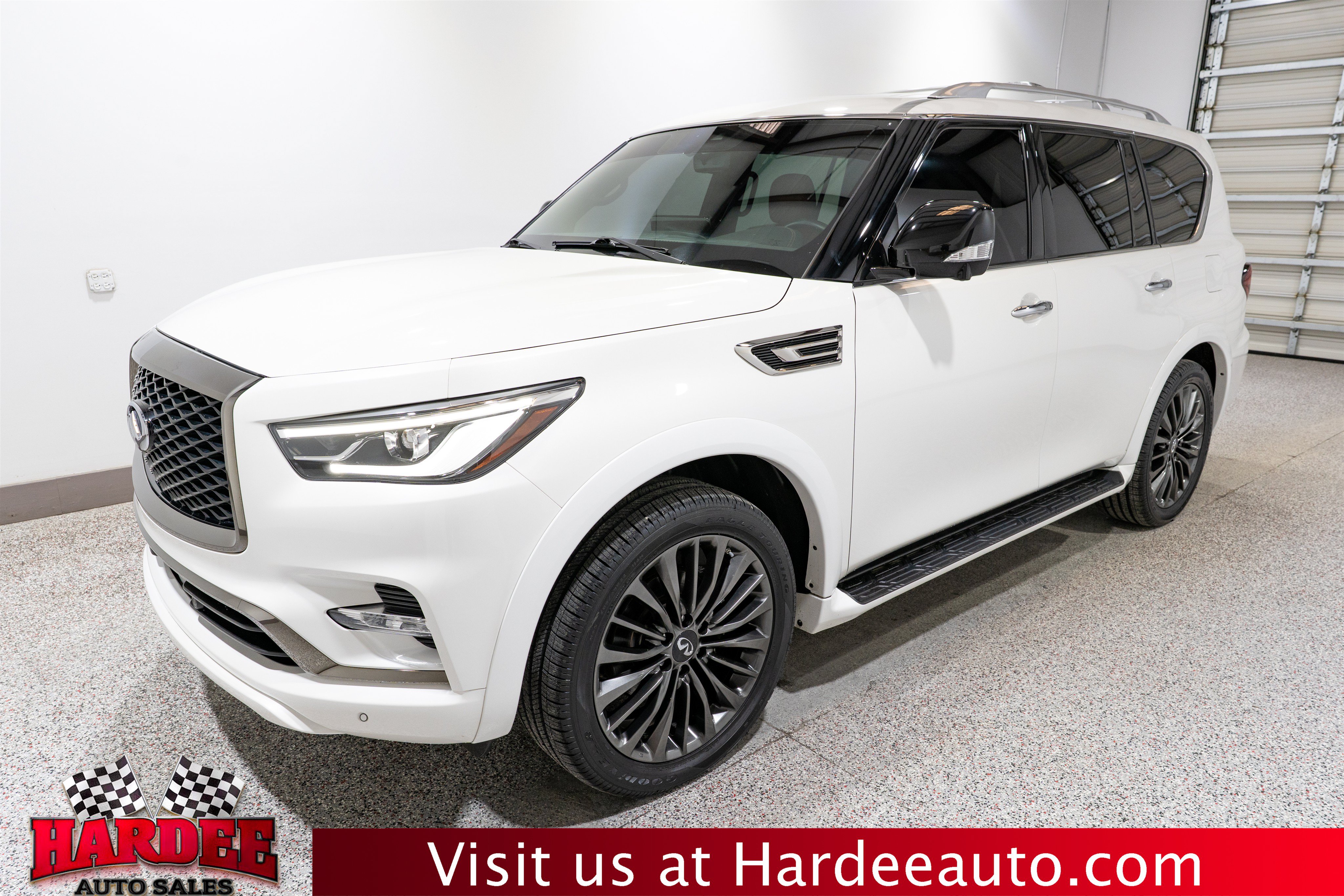 Used 2024 INFINITI QX80 Sensory AWD/4WD image 2