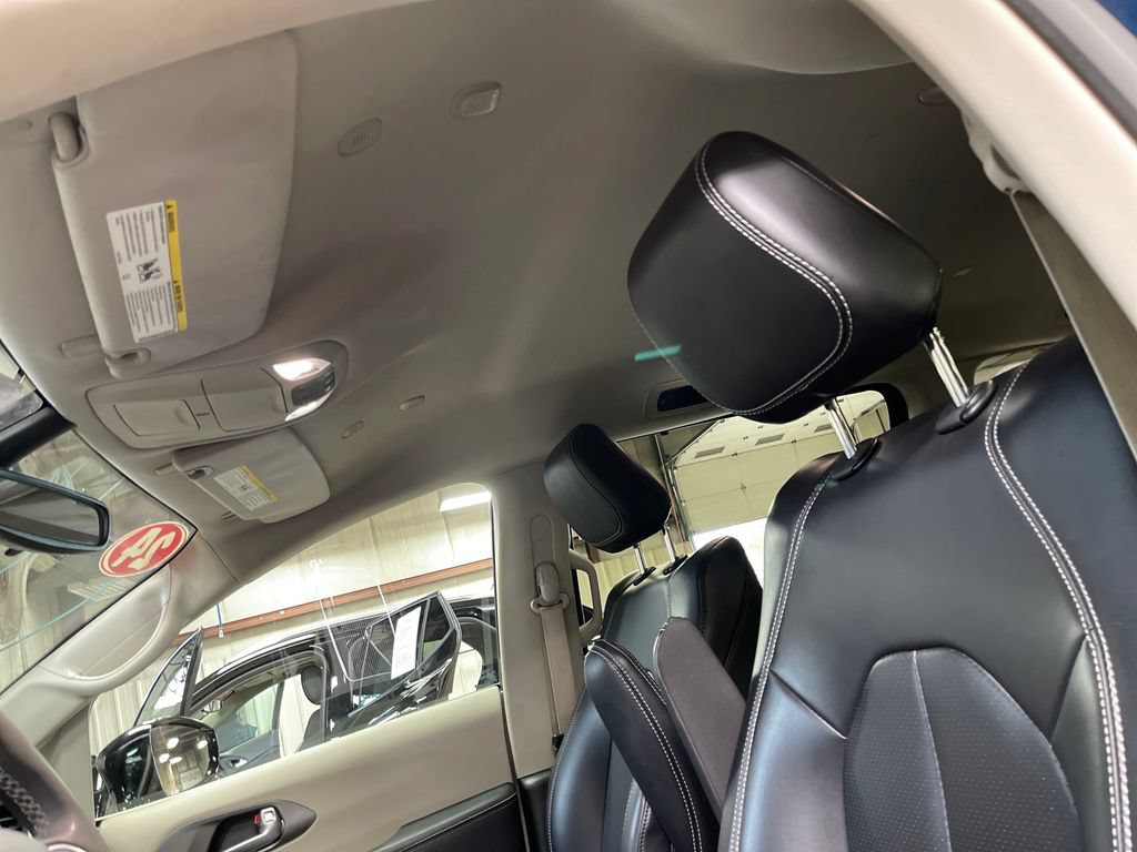Used 2024 Chrysler Pacifica Touring-L FWD image 13