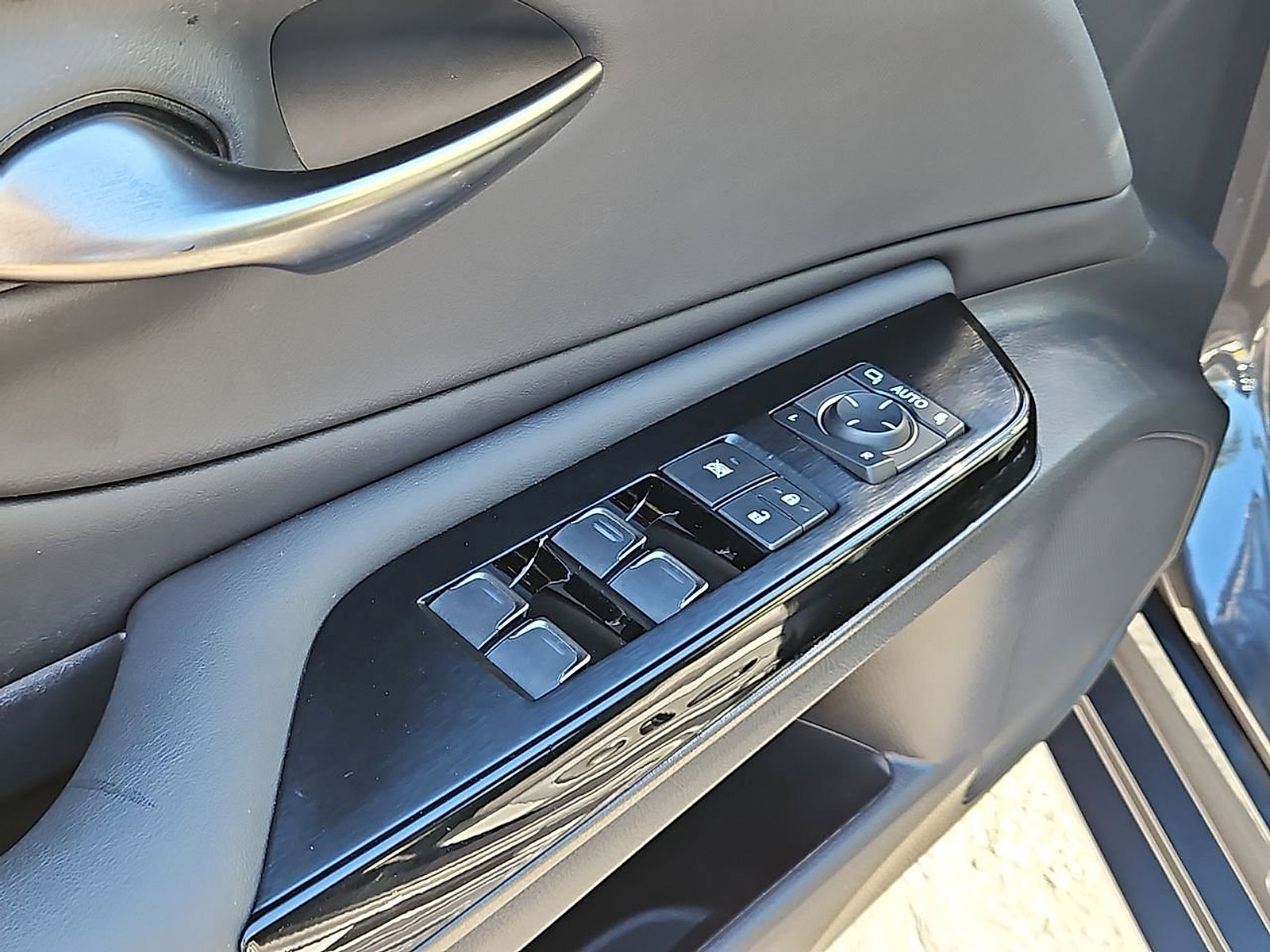 Certified 2024 Lexus ES 300h F Sport image 16