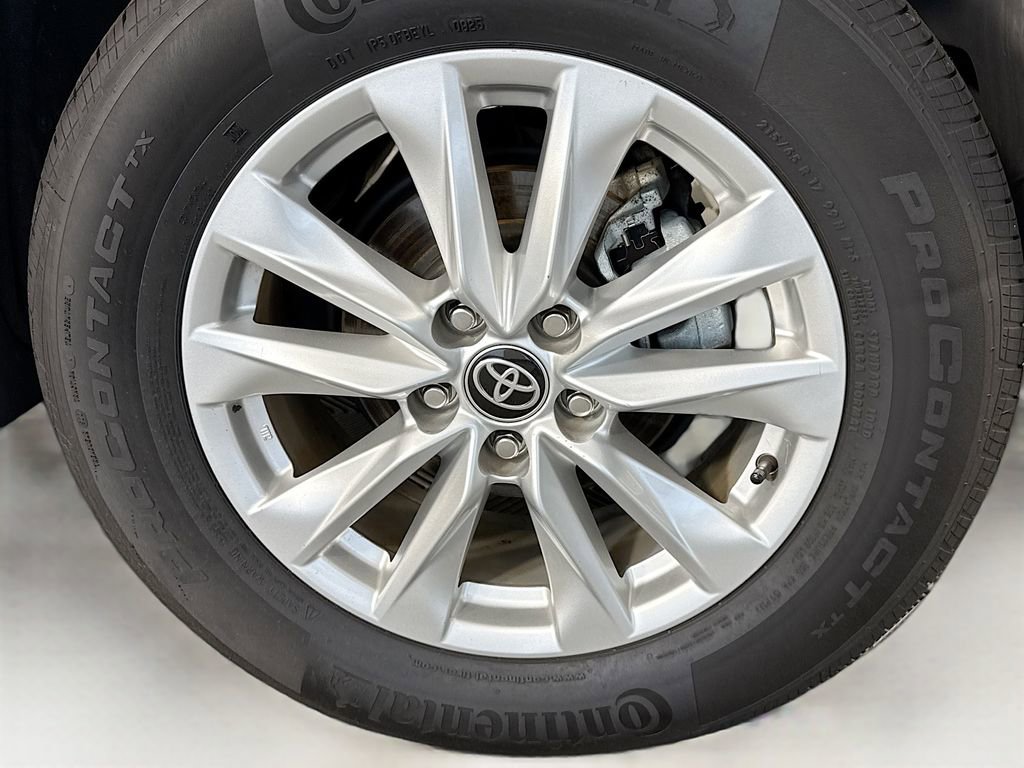 Used 2023 Toyota Corolla Cross LE image 31