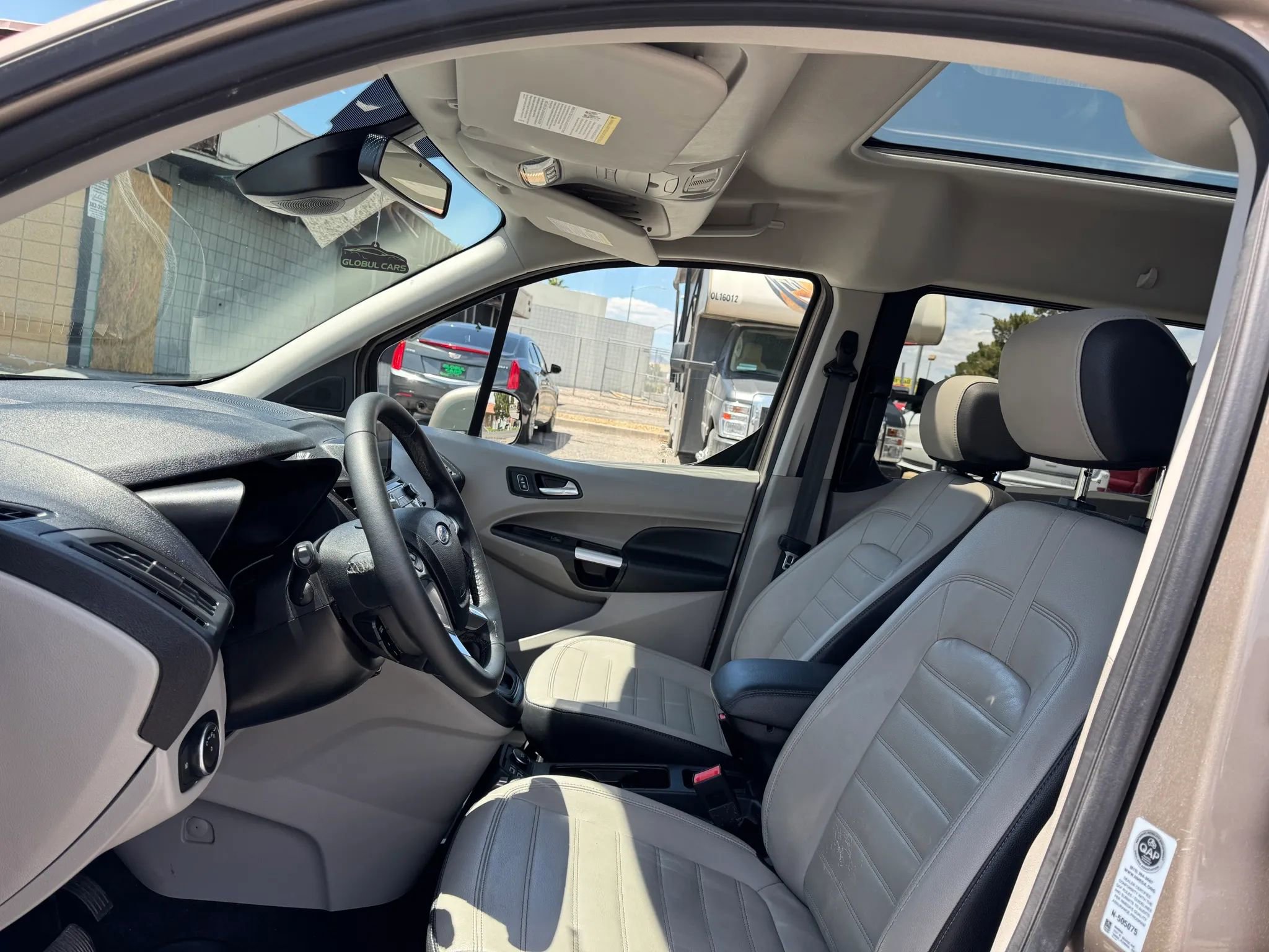 Used 2019 Ford Transit Connect Titanium w/ Titanium Premium Package FWD image 12
