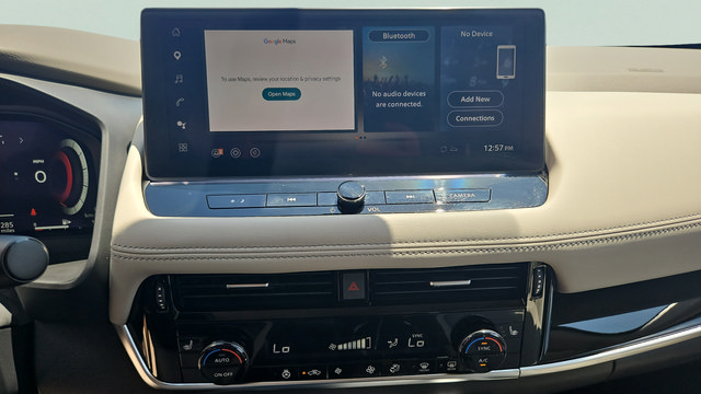 Used 2025 Nissan Rogue SL AWD/4WD image 19