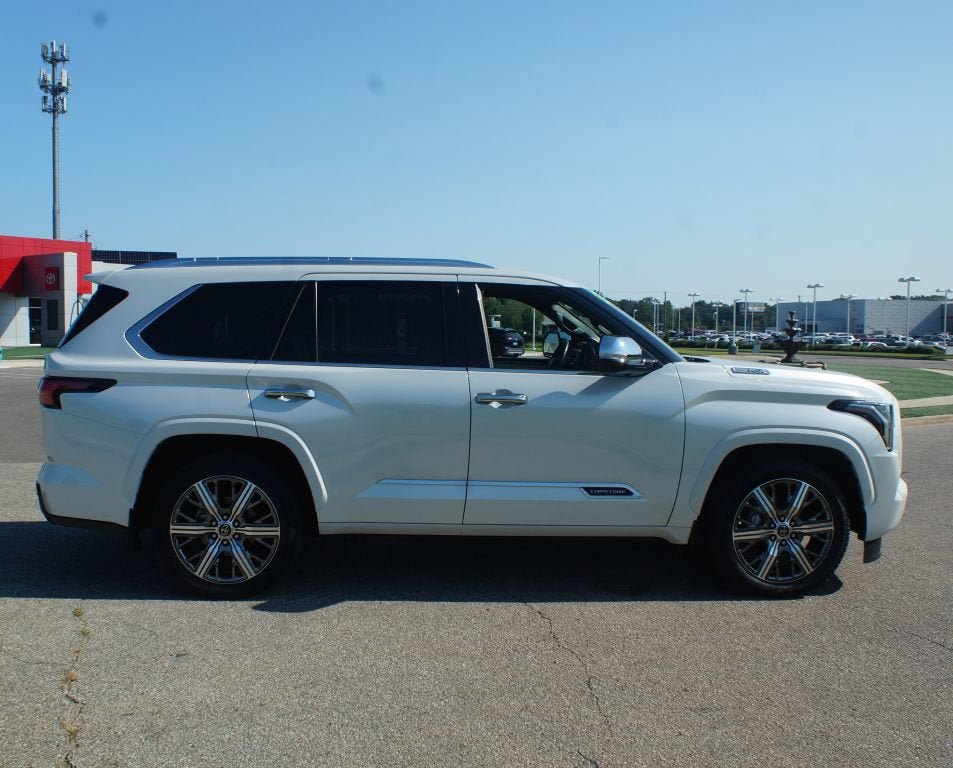 Used 2023 Toyota Sequoia Capstone AWD/4WD image 22