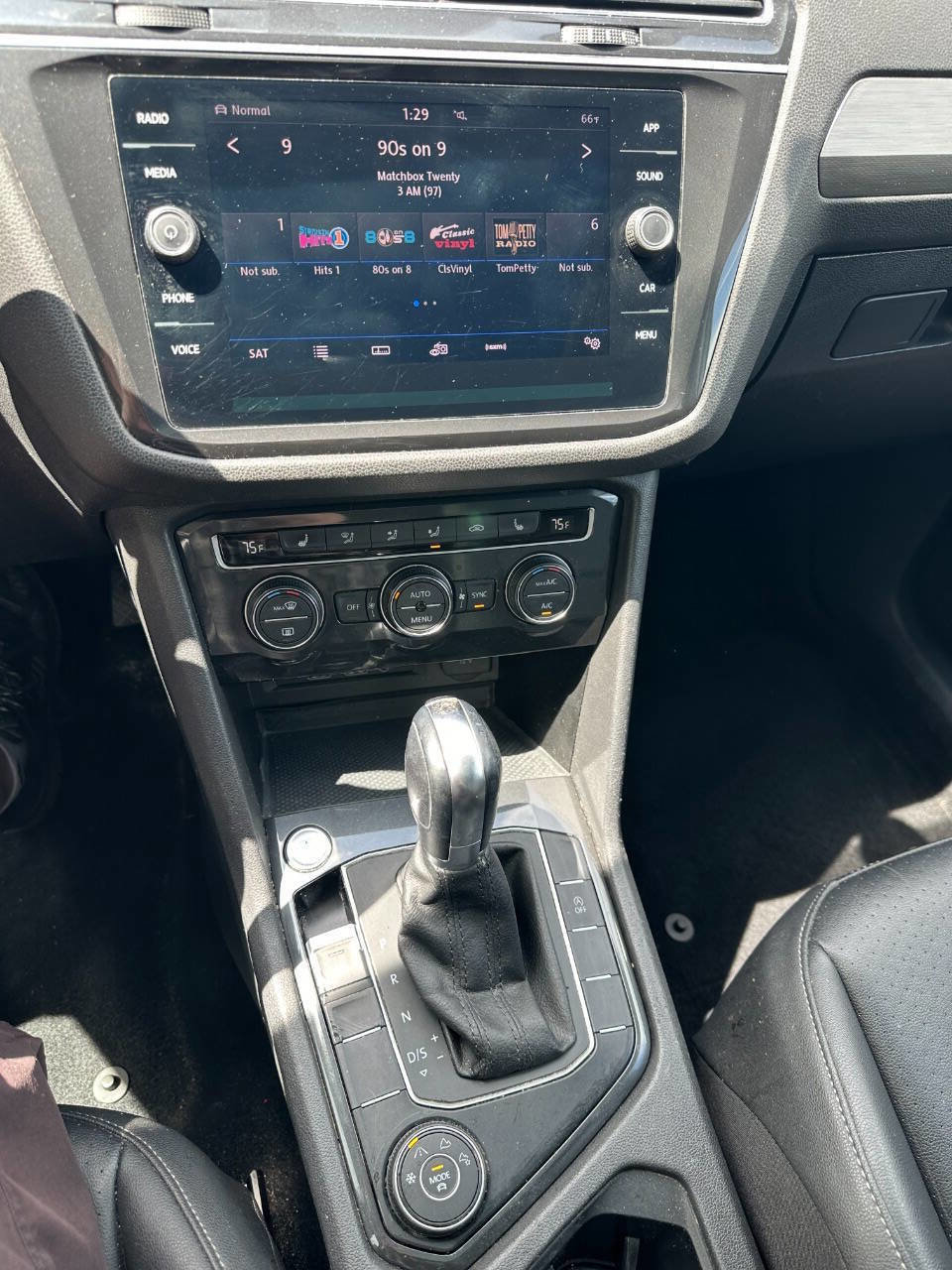 Used 2019 Volkswagen Tiguan SE w/ Panoramic Sunroof Package image 21