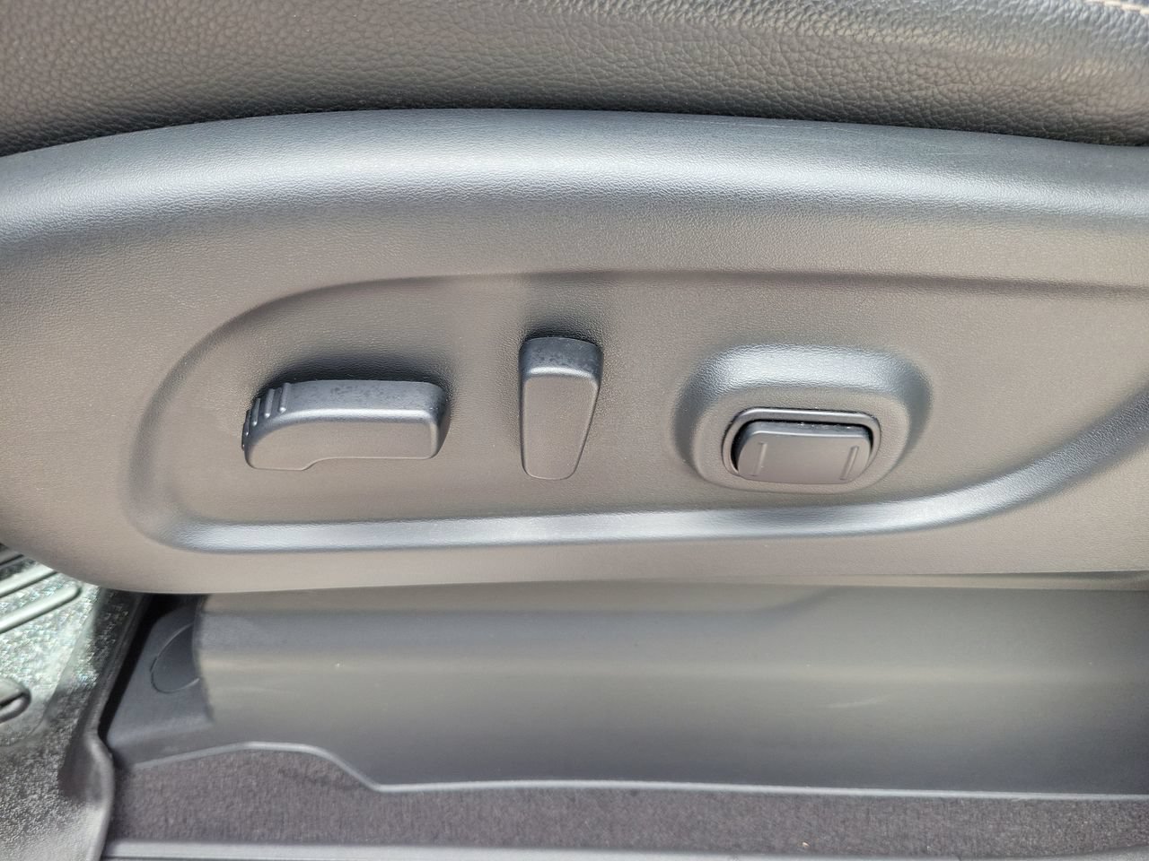 Used 2021 Nissan Titan SL AWD/4WD image 17