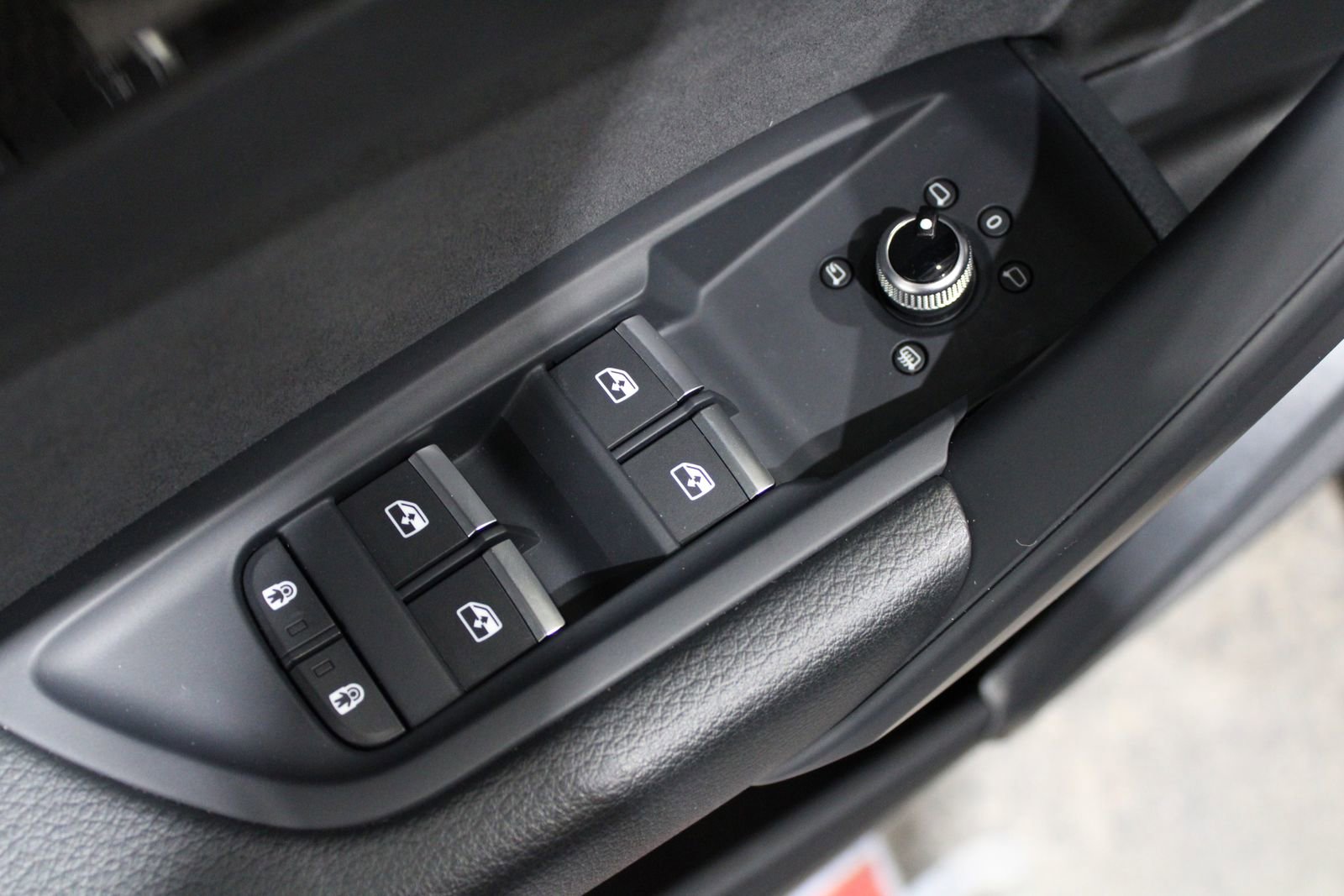 Used 2022 Audi SQ5 Premium w/ Convenience Package image 23