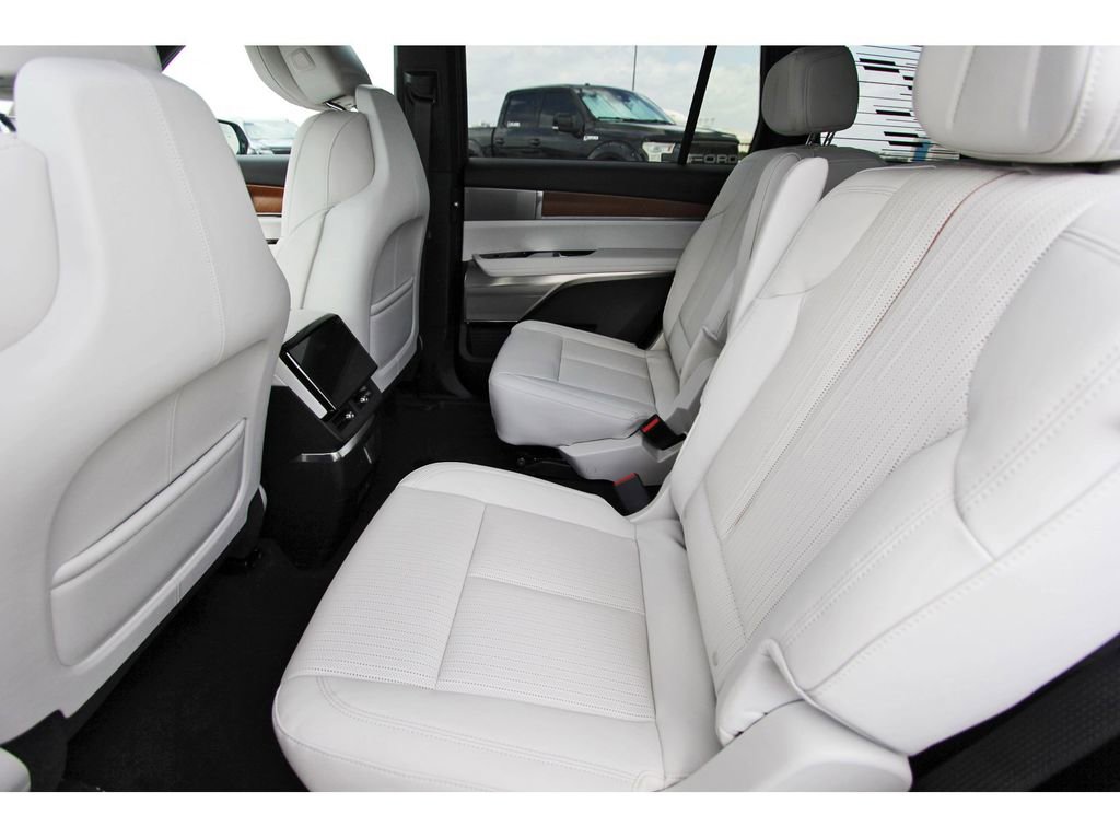 New 2026 Cadillac Vistiq Luxury AWD/4WD image 7