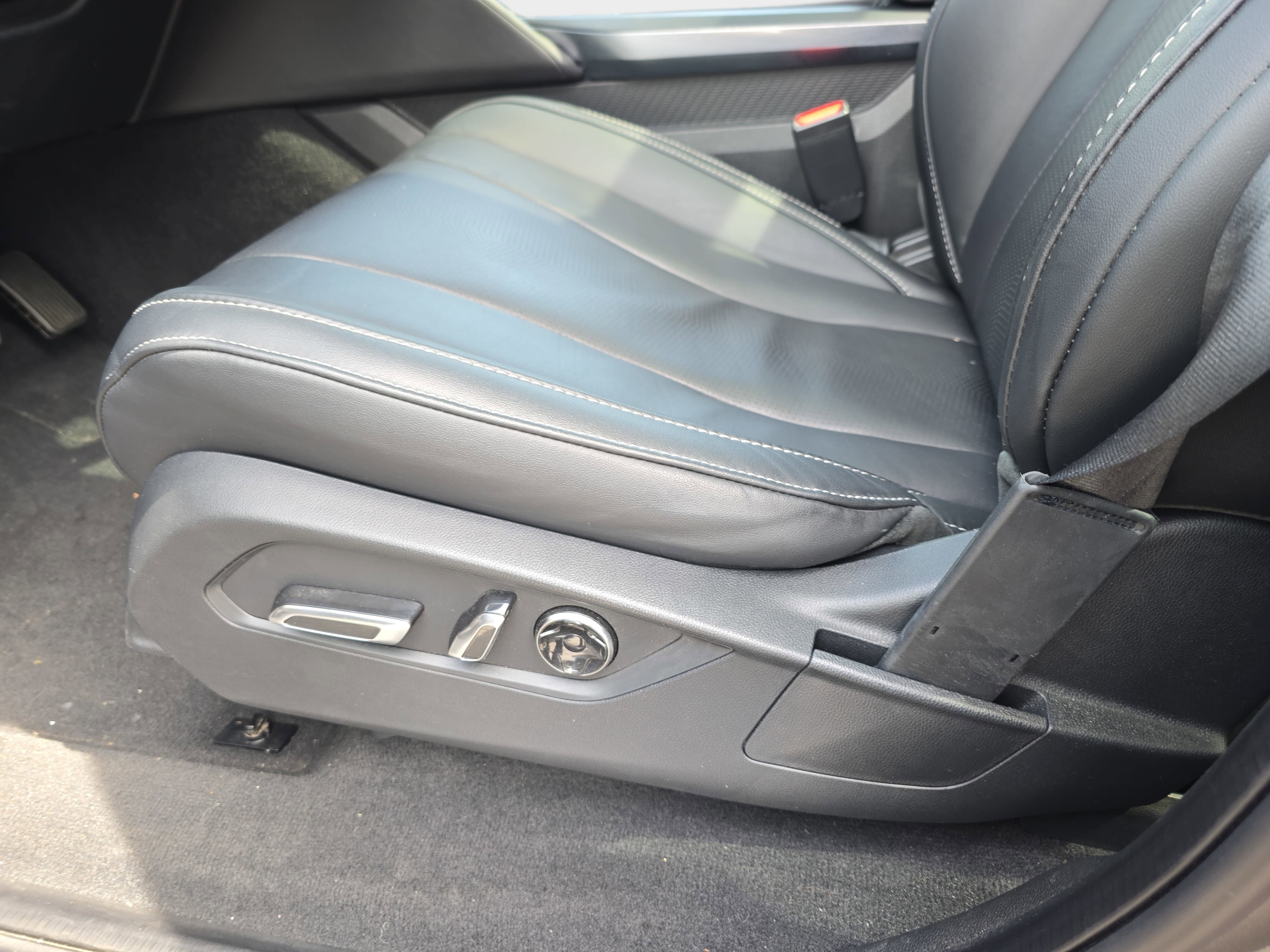 Certified 2025 Acura MDX FWD w/ Technology Package image 28
